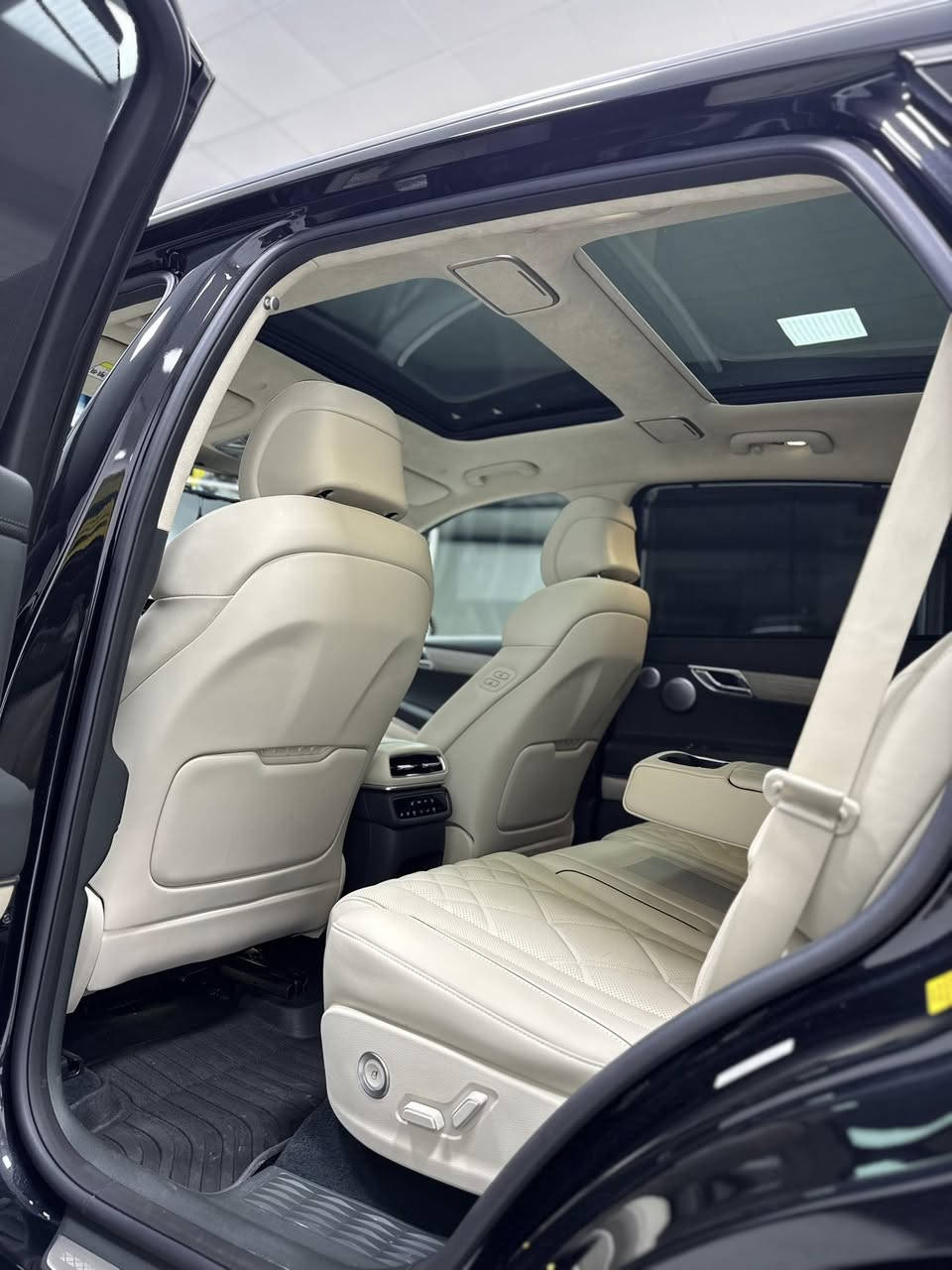 انظف GV80 V6 2025 بلعرق كله

بسم الله ما شاء الله

الضرر📌(وارد امريكي كلين تايتل) دعامية امامية مكسورة تم استبدالها  وبارد بسيط بطرف الجاملغ الأمامي علماً ان الجاملغ غير مفتوح 

الصبغ:لا يوجد بدون صبغ 

ايرباك:ستيرن ورجل فقط علماً تم  ارجاع الأيرباك سستم وكالة 

الأعطال او المسجات في الشاشه : لا يوجد،بدون مسج 

📌نواقص  السيارة: بدون اي نقص 

📌حالة السيارة: ممتازة، بوضع الوكالة

ابرز المواصفات 📌برستيج 

السيارة فول مواصفات،الشاشة المتصلة الشكل الجديد  بردات خلفية كهرباء،جيمع مقاعد السيارة كهرباء،مساج، شاشة الكترونية 3D بلكامل،داتا شو،بصمة ورمز شخصي للشاشه الرئيسية،٦حساسات امامي،٦ حساسات خلفية،تقديم وترجيع عن طريق الريمونت،اوتو بارك،جميع الجام مدبل،تشغيل عن بعد،تقديم وترجيع السيارة بلريمونت،ويل كب حجم ٢٢ الشكل الجديد ،لون السيارة اسود متغير غير موجود في الموديلات السابقة،كامرة خلفية في المرأة الوسطية،تعتيم المرآه الجانبيه،رادارات امامي وخلفيه وجانبي، فرملة طورارئ،تحذير عن الخروج عن المسار،قيادة شبه ذاتيه،انارة محيطية داخلية كالمة على جميع غرفه السيارة الداخلية،السقف ال كنتار مع لون  مميز بيجي تو كلر،جميع ابواب السيارة كهرباء مع الصندوق وباقي المواصفات ما تخلص 

📌عداد السيارة ٩ الأف ميل فقط علماً ان السيارة مستوردة بعداد ٥ الأف ميل تقريباً(مخزنة)

رقم الشاصي ‏(KMUHEESC3SU218547)

اللوحه: بغداد بأسمي حرة تحويل ثاني يوم برقم مميز 

السعر: 57,500 قابل للتفاوض 
شباب كلشي موجود بلسوك وكلشي بسعره تريد مهجوم او تريد كلين وماكو واحد ما يعرف بيهن للعلم السيارة مكلفه اكثر من هذا السعر ومخزنة ايضاً وجاهزة على اخر حبه وجماعه مال اخذ تاهو او لاند كروز  روح اخذ شجابك بكروب جنيسيس؟  انت تعرف الزيرو سعر السيارة بلوكاله تقريباً ٩ شدات  نقل وضريبه وباقي الأمور تصير ب ١١ شده للمعلوميه فقط 

تفاصيل اكثر *********** واتس اب📞 المحامي مصطفى الهاشمي
