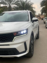 سورنتو 2022 هايبرد    وارد امريكي حادث جنطه فقط بصمه بصمة ابواب 7 راكب...
