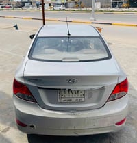 اكسنت مديل ٢٠١٥ خليجي مكينه وكير دوش بيها تبريد شغال منضومه جديده  بني...