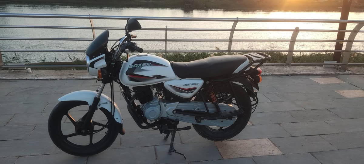 السلام عليكم بوكسر للبيع موديل ٢١ أوراق أصوليه مختومه من المرور مكفوله من كل عيب واسط  الحي دراجه نضيفه اخت الجديد ***********
