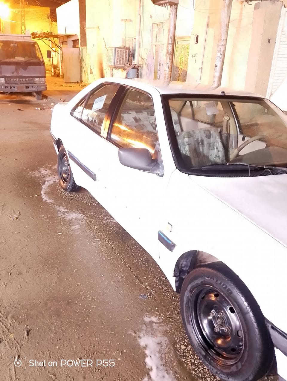 السلام عليكم بيجو 405 البيع رقم النگليزي باقي الستلام سعر 27. وبيه مجال الهاتف ***********/
