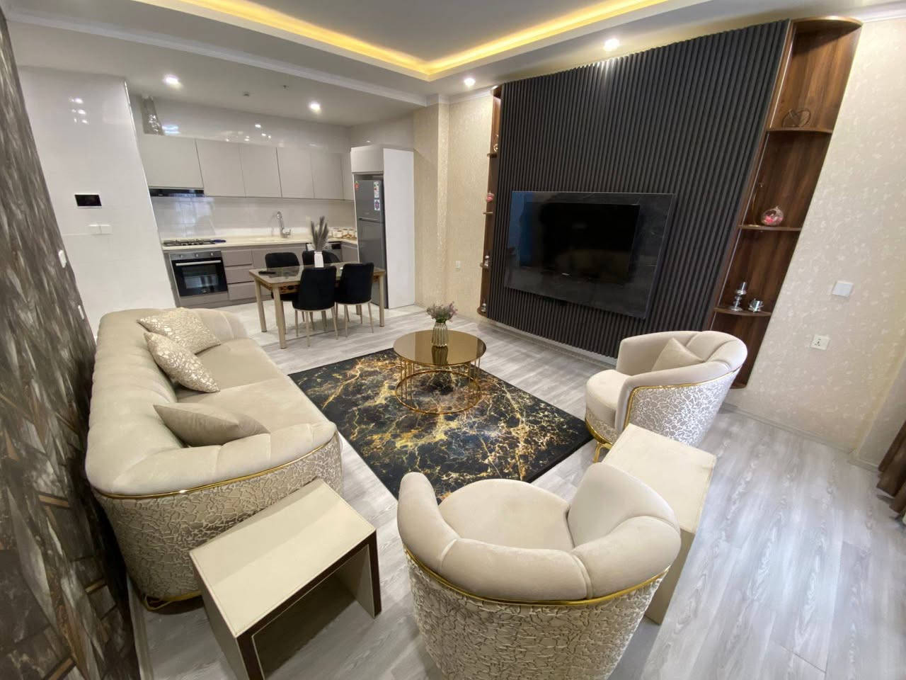 🔹شقة مؤثثة  للأيجار 🔹
-في مجمع واو تاورز 

-بموقع ستراتيجي و علی شارع 100م

-قریبه علی جامعة جیهان و تیشك و لوبناني فرنسي مقابل بنك جيهان

-تتكون من 👇

-غرفة نوم

-مساحة 90م

-صاله 

-مطبخ 

-صحيات 

-بلكون

-طابق 14

- مجمع بها كراج لوقوف السيارات و حدیقة 
- ماي وكهرباء ۲٤ ساعة 
وكل الخدمات موجوده بالمجمع

للاستفسار اكثر اتصل علئ الرقم التالي ***********
