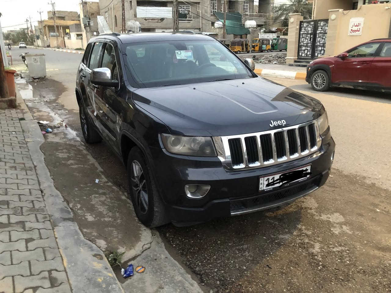 السلام عليكم جيب 2012 سياره فول موصفات رقم بغداد نكليزي بسمنه تحويل ثاني يوم سياره بيه قطعتين جامرلغ خلفي وره الصدر وبيه صبغ الباب سياره جديده ماناقصه ايشي خير من الله لسعر 155 
***********
