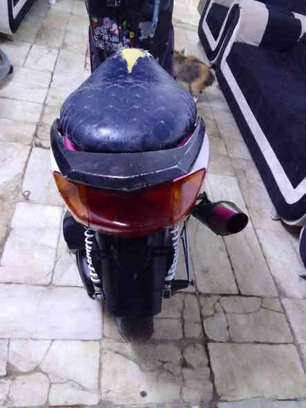 السلام عليكم شباب سكنس نثيه بيها تزويد بوشه ٥٨ قبق فلاوين نيكل صلنصه توبو الدراجه بيها شلعه طيران سعرها ٤٢٥ بي مجال الدراجه نكره سلف مكاني تقاطع حي الجامعه بغداد ***********
