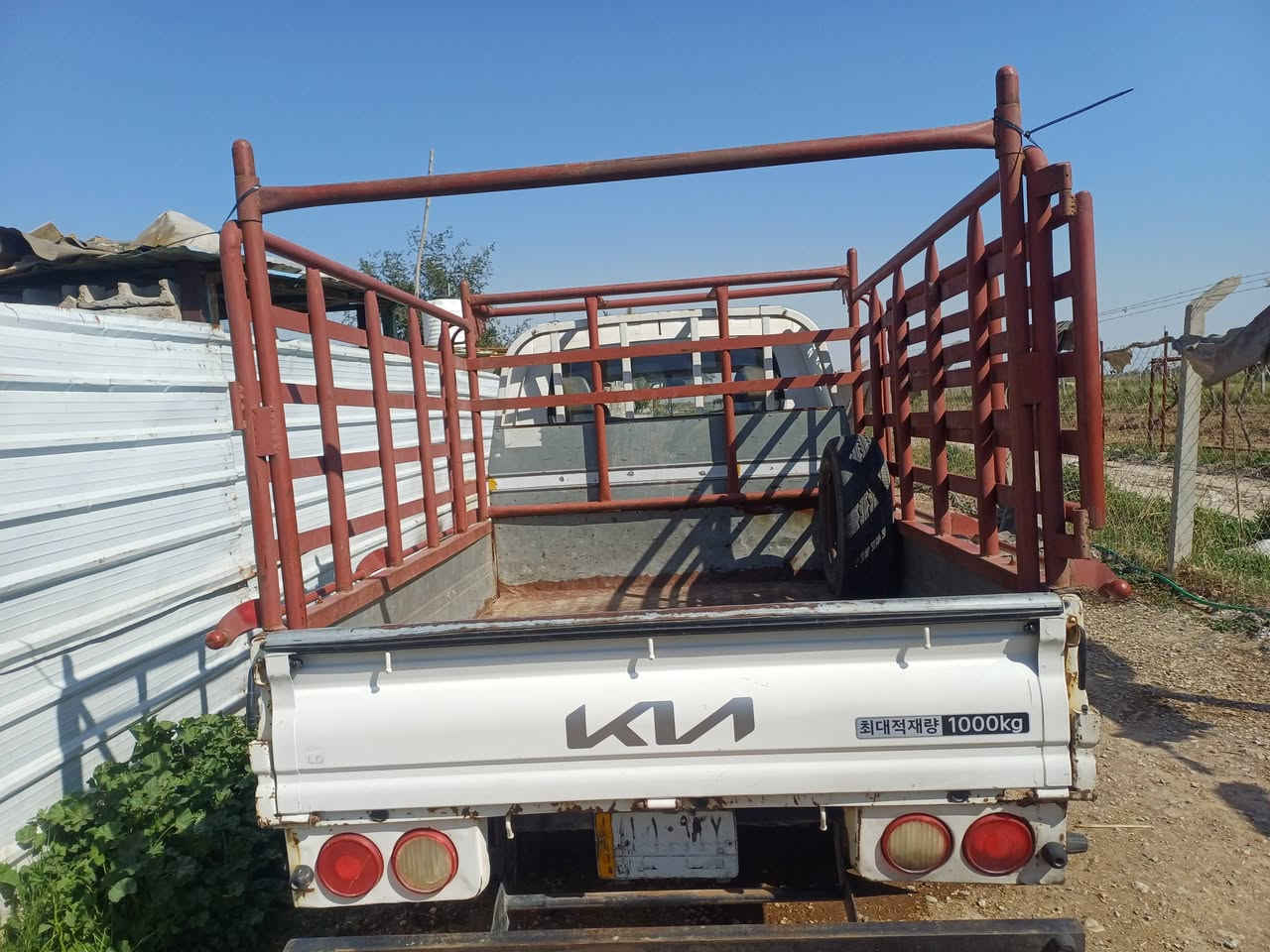 السلام عليكم كيا دبل قمارة للبيع موديلة2013 السيارة نظيفة بيها تبريد جديد تخم تاير خلفي جديد محرك جديد الرقم .القادسية 
السعر 120 وبيها مجال للطيبين  
يرجى الاتصال على هاذ الرقم انا مكلف بالنشر فقط..***********
