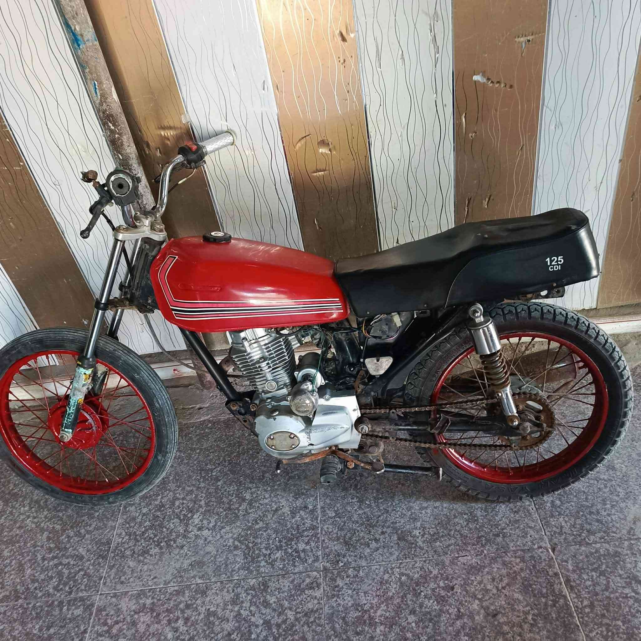 دراجه للبيع مكينه حلوه ونضيفه سعره 250 عنوان سوق الشيوخ ***********  خاص مغلق
