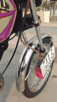 سلام عليكم دراجة تايكر فول مابيه اي نقص نكره سلف دراجة بعده زيور دراجة مرقمه بغداد وبسمي تحويل ثاني يوم السعر  مليونين وبيه مجال حك لجيه ورايده هاذه رقمي ***********. مكاني بغداد ابو غريب لخاص مزدود
