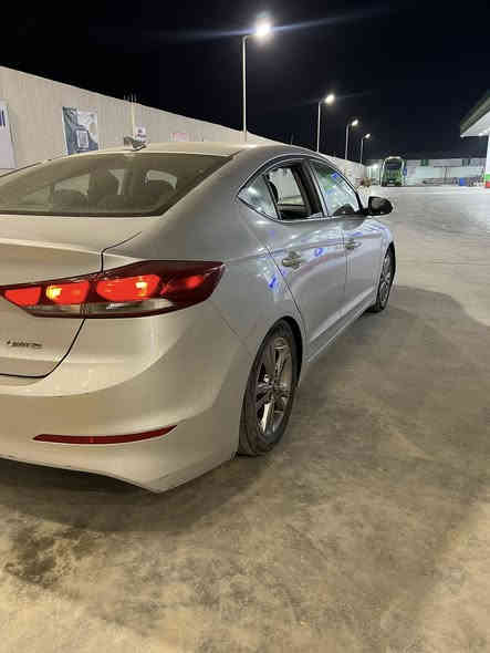 السلام عليكم لنترا ١٧ لمتدا فول للأخير 
رقم بغداد بسمي شرط التحويل حادثه جاملغ وبنيد مبدل بلاد 

رقم الشاصي موجود 

ماشيه 78 الف 

تاير جديد 

صدر جديد 

ادامه كامله 

السياره جاهزه ربع دينار ماتحتاج 

استخدام شخصي  

موصفات لمتدا معروفه 

مكاني بغداد 

***********
