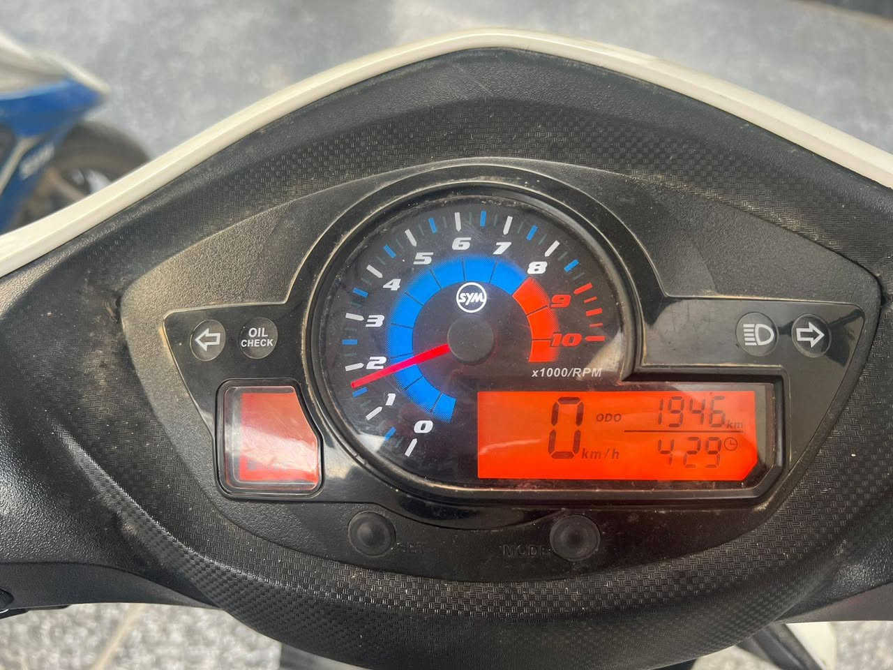 السلام عليكم اخوان  ماطور سايم نحله محرك 150cc الماطور جديد بمعنه الكلمه موديل 23 مسجل رقم وسنويه الماطور كهربايات كلهه شغاله سعر  مليون 900وبي مجال  
رقم  ***********
الموقع الخمسه كيلو5
