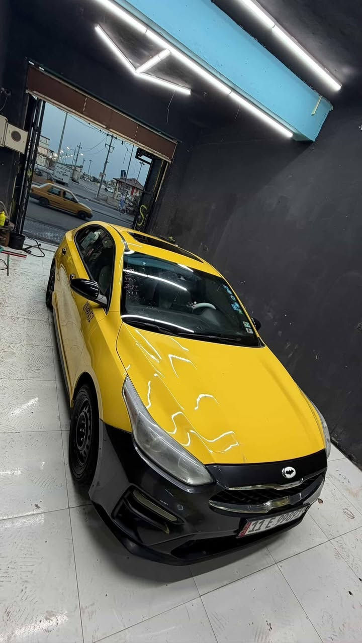 سلام عليكم  
كيا فورتي 2021#للبيع
حادث مال امريكا بارد بنيد وجاملغ امامي والخلفي بس بارد بدون تبديل سياره ليبل واحد
فول مواصفات
بصمه فتحه محرك 1600
دوشمه غرفه كامله جديده
منضومة زنون 
سياره بسمي تحويل ثاني يوم رقم بغداد مشروع وطني

السعر :136
وبيه مجال حك الجيه
تواصل:***********
