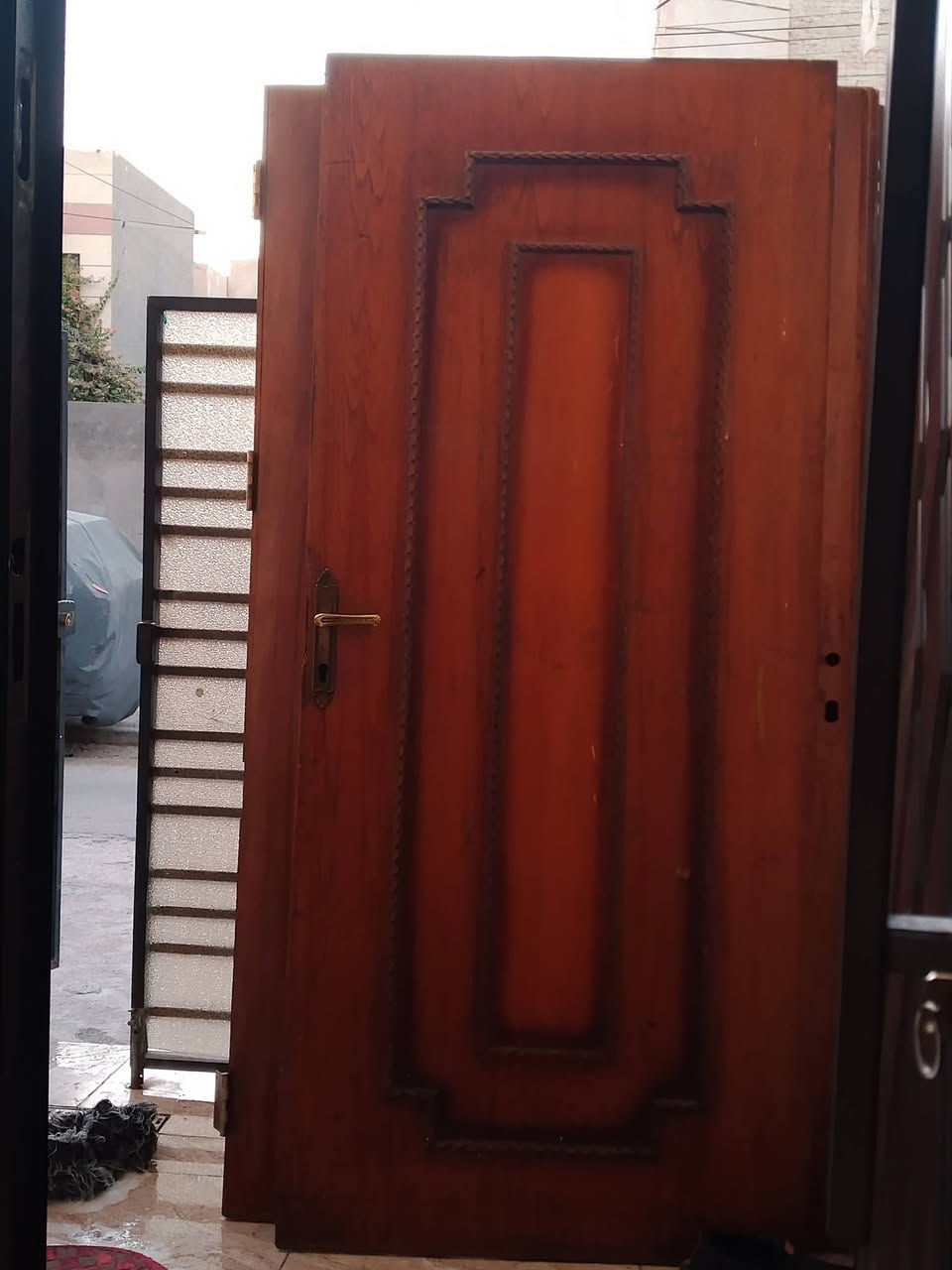 السلام عليكم عندي ست ابواب صاج الاصلي مال الثمانينات 92في 210 مضيفات سعر الباب 65مكاني بغداد ***********واتساب
