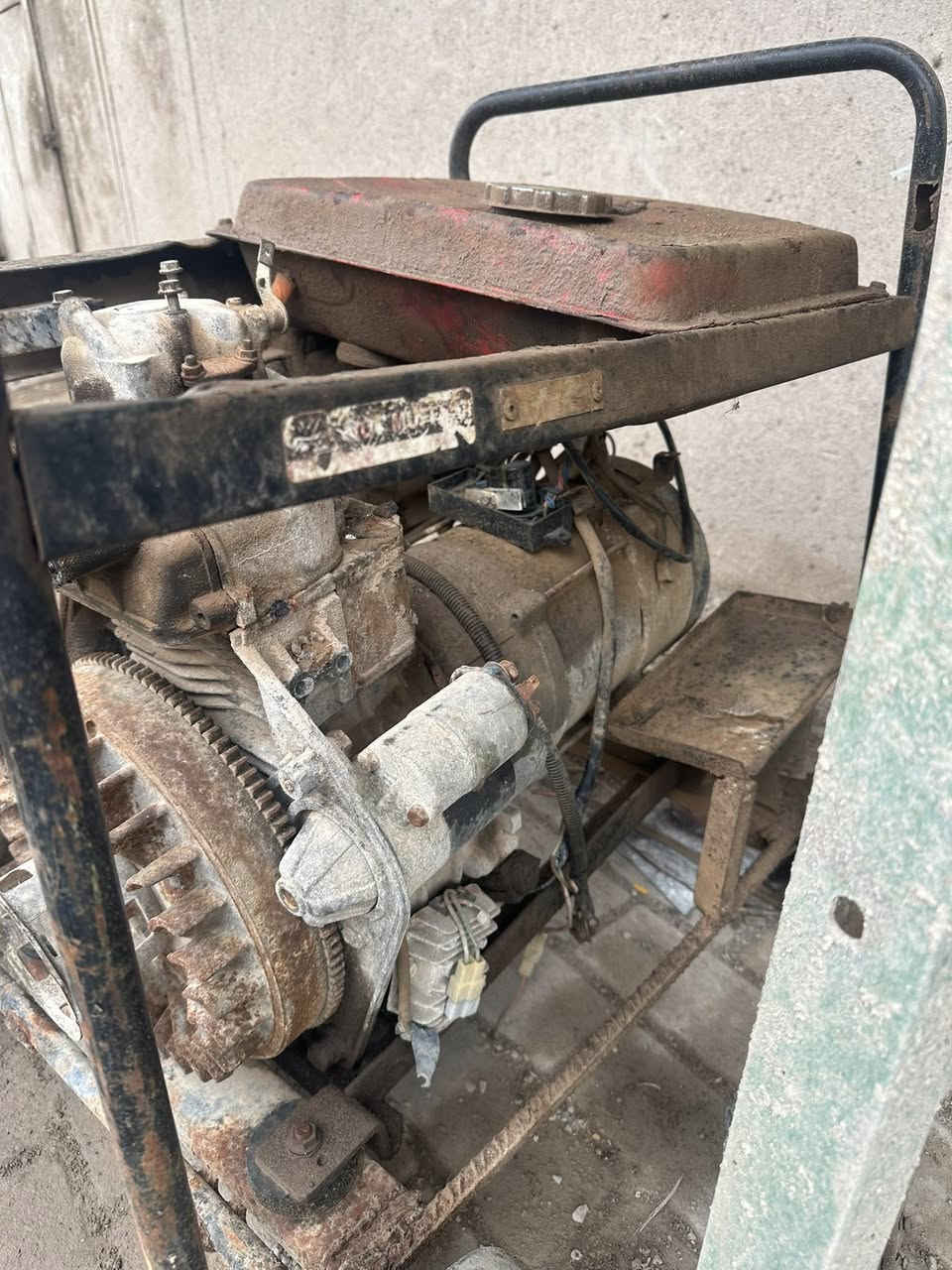 السلام عليكم عندي هذا الكامه متروك توليد او لحيم  شغال بس محرك تعبان  مكاني سامراء  سعره100


**إذا كنت صاحب هذا الإعلان وتريد حذفه لأي سبب، رجاءا أرسل رسالة إلى الدعم الفني**