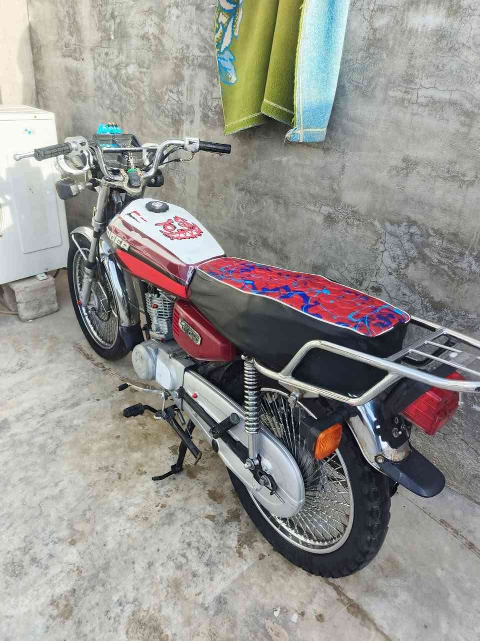 سلام عليكم دراجه للبيع لاصرف ولابخار كلجات فول كهربايات شقاله سعر 350بيه مجال عك الجيه كركوك صياده القديمه***********
