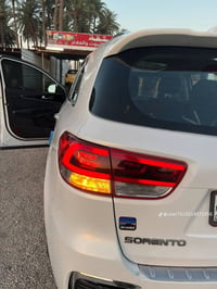 سورنتوا 17امريكي6سلندر فور ويل فول فول مواصفات السياره بيهة جنطه وجامل...