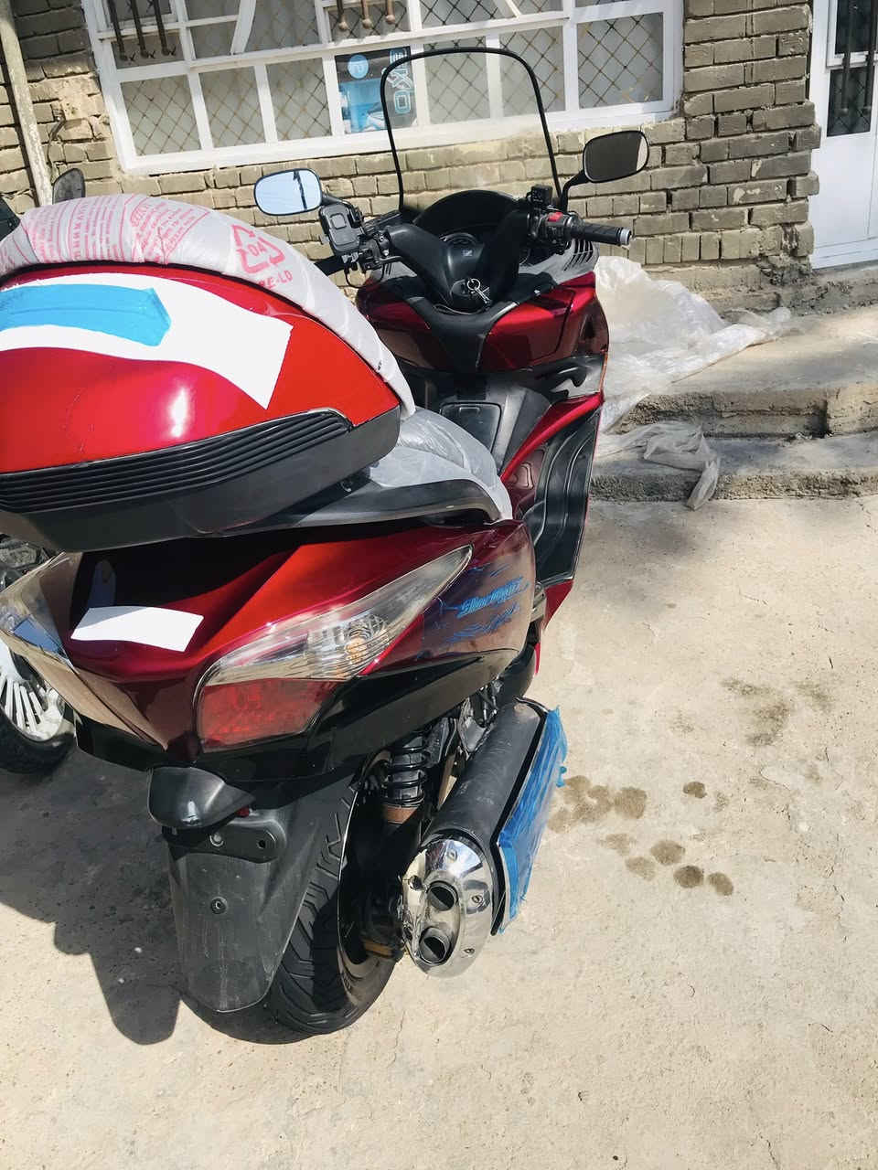 سلام عليكم دراجة سلفر ونج جيتي 400فول مواصفات كفالة عامة شلعة ومعدل خير من الله مكينة مكفولة ترايك وين مايعجبك 
جنطة بلادية مثلثه 
عدة بلاديه
سكيورتي اوفر تدفة جداحه فجوج ذهبية ستان حساس تخم تاير جديد بانزين كلة محسن دهن كله موتل مكاني بغداد   متواجد واتساب او تصل ***********
