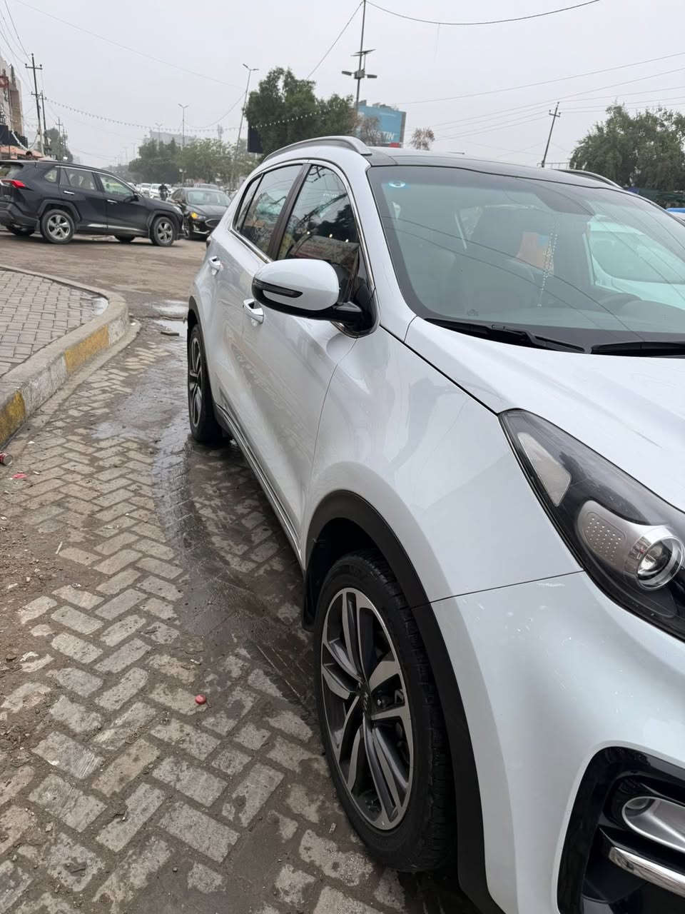 سلام عليكم
سبورتج خليجي فول موصفات 
مديل 2019
ماشيه 75.000Km
هاند بريك كهربائي 
بصمه 
سياره جديده جداً 
رقم بغداد 
عنواني بغداد العامريه 
سعر 19.500$ 
بيها مجال بسيط
***********
