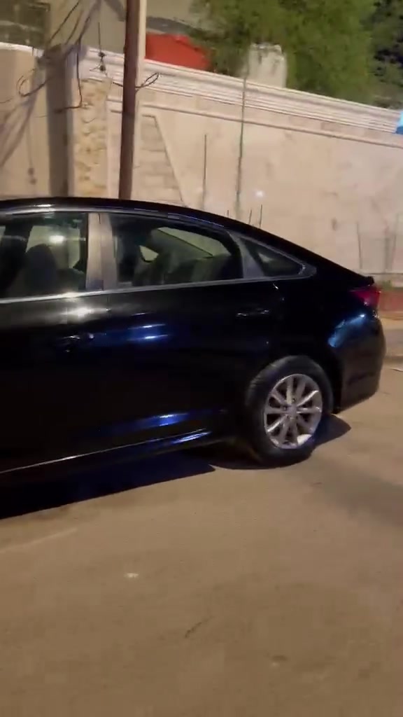 سوناتا ٢٠١٨ وارد امريكي رقم دهوك سنويه منتهية باسم كردي اتكفل بالأصوليات 
للبيع او مراوس باقل منه 
الضربه موضح بالصور مدكر بارد والباب مبدل نفس الون جهة العبري 
حداديه الصدر تعبانه والباقي كله كفاله 
كير مكينه على الفحص 
الموصفات 
تحكم استيرن جهتين 
شاشه 
مانع انزلاق 
كامرة 
نقطه عمياء 
وباقي الموصفات المعروفه 
السعر ١٢٥ ورقه قابل للتفاوض 
للاستفسار الاتصال على ***********
