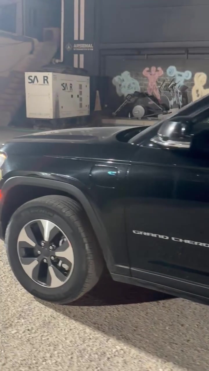 للبيع | Jeep Grand Cherokee Limited 2023 🔥

✅ فور ويل (4WD)
✅ هايبرد + بنزين + شحن (Plug-in Hybrid)
✅ لون كلين
✅ الممشى: 42 ميل فقط

أبرز المواصفات:

* شاشتين كبار
* تشغيل بصمة (Smart Key)
* ريموت ستارت
*
* حساسات أمامية وخلفية
* مثبت سرعة ذكي (Adaptive Cruise Control)
* نظام المحافظة على المسار
* رادار أمامي وتحذير الاصطدام
* فرملة طوارئ أوتوماتيكية
* Apple CarPlay & Android Auto
* مقاعد جلد فاخرة
* تدفئة وتبريد للمقاعد الأمامية
* تدفئة للسكان
* سقف بانوراما
* باب خلفي كهربائي
* شاحن لاسلكي للموبايل
* إضاءة LED
* جنوط وكالة
* حالة الوكالة، نظيفة جدًا

💯 السيارة كلين وبحالة ممتازة جدًا، جاهزة للفحص بأي مكان.

📍 للاستفسار والمراسلة على الخاص أو الاتصال
*********** واتس 
*********** للاتصال
