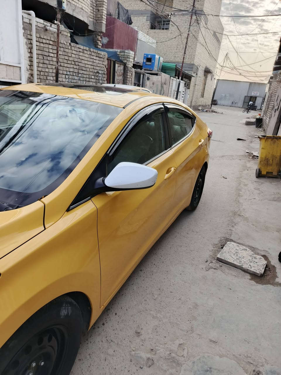 السلام عليكم النترة 15 رقم بغداد سيارة جديده فتحه سقاف نص فول مكينه الفين امريكيه حدثه مال مريكه دعاميه فقط وشويه بل جنطه مكينه بيه واكف بطل من ورة دهان مو زين سيارة تمشي وما بيه شيء تكدر تشتغل بيه ما نقصه كلشي العلوان بغداد مدينه الصدر  *********** وساب
