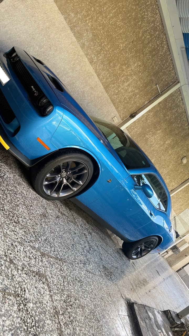 � للبيع: تشالنجر 2023  Scat Pack 🔥   (SRT)
سيارة نظيفة جداً وعلى وضع الشركة بالكامل، الممشى 20 ألف كم (حقيقي)، لون مميز.
✔️ تخم تاير الوكالة موجود ولم يُستخدم
✔️ محرك 6.4L (6400cc)
✔️ فول مواصفات ما عدا الفتحة والرادار
المواصفات: داخلية شامواه مختم، شاشة كبيرة، شفتات ستيرن + تحكم كامل، تدفئة وتبريد كشنات + كهرباء، اكتف اكزوز بلد، وباقي المواصفات المعروفة.
📌 ملاحظات: بيها طگة خفيفة بالدعامية، لا مزودة ولا ملعوب بيها، ما داخلة ساحات.
💰 السعر مناسب جداً   ($235) | 🔁 تحويل مباشر
📞 للجادين فقط: *********** - ***********
❌ لا يتوفر واتساب أو
