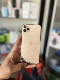 ايفون ١١ بروه ماكس  ذاكره ٦٤ بطاريه ١٠٠ جاهز  بي بس كسر بل ضهر  والباق...