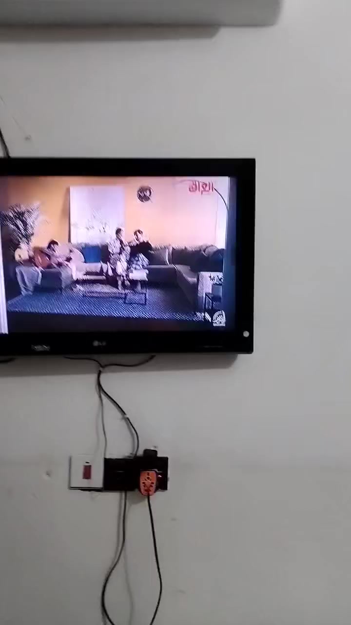 السلام عليكم بلازما للبيع حجم 32 مكانها كوت الانوار للاتصال على الرقم *********** السعر50
