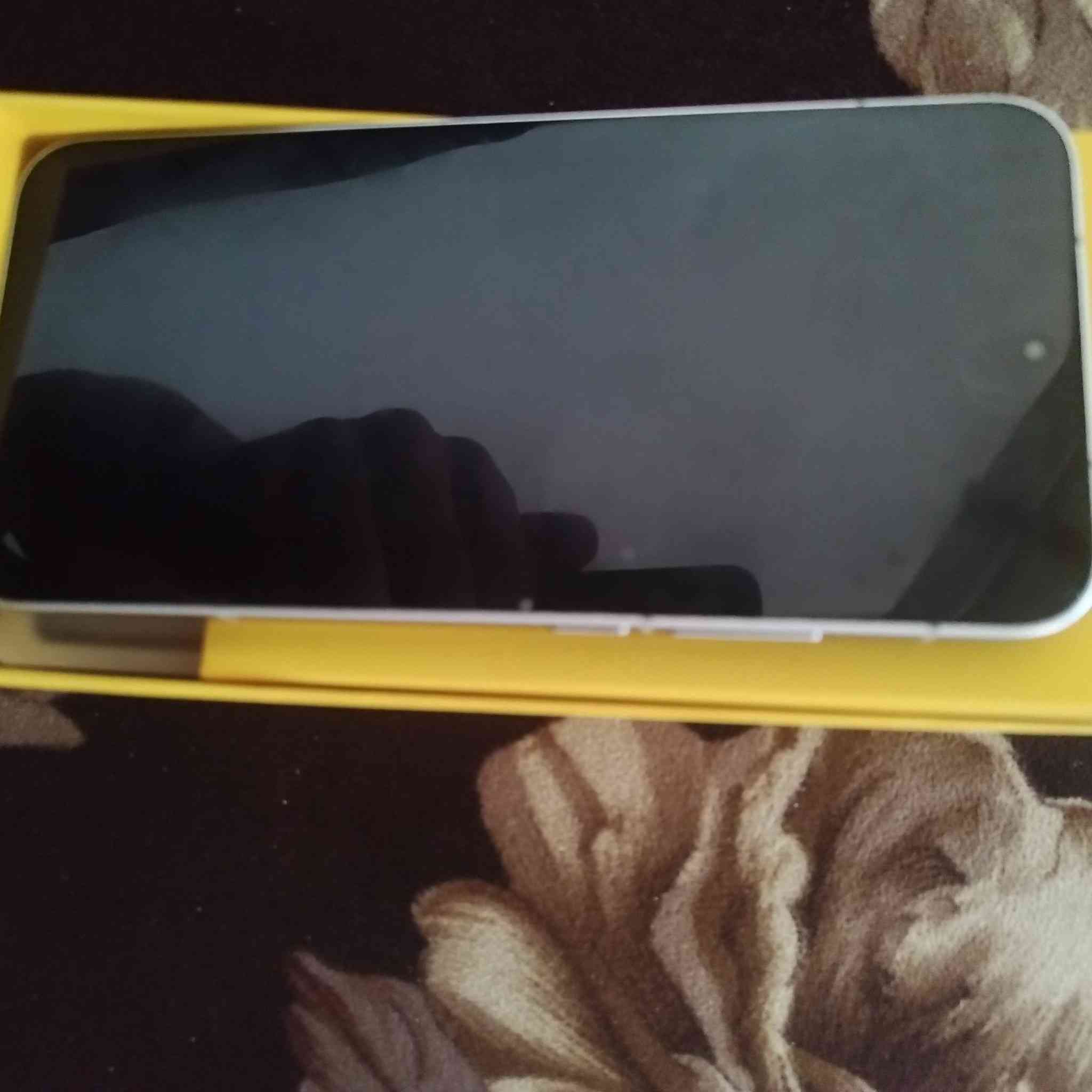 PCOC F7  
اللون المميز غراضه كامله مشتري صار اسبوعين 
اريد ابدله بأيباد M1 او ابيعه بسعر 425
*********** واتساب
