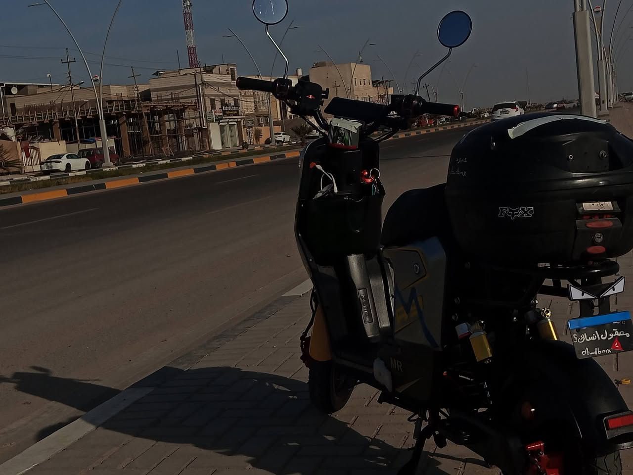 سلام عليكم  R9 من الوكيل ليدي نضيفه مابدل بيه شي فقط زوج تايرات ودسكات امامي وخلفي دراجه سرعته60 /5بطريات ونلي 12/16 شرط ادكلك بيه 40 كيلو يله تخلص  شحن  وغراضه كامله مجوده عندي السعر 425 قفل او مراوس حسب القناعه مكاني البصره القبله حي القائم رقم ***********
