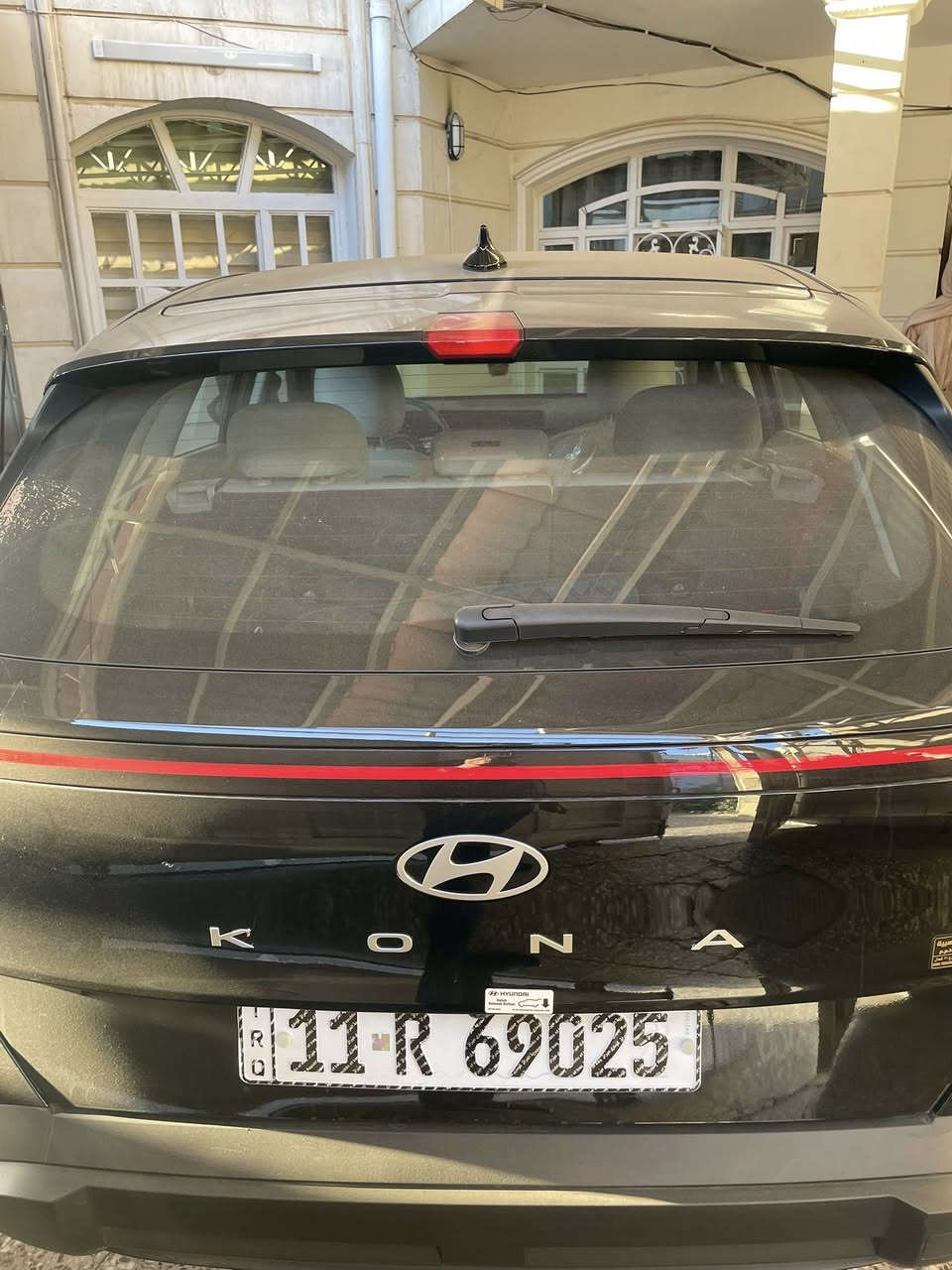 كونا 25
بصمه تشغيل عن بعد
ماشيه 4000
الحادث موجود بالصور
بدون دواخل بدون شواصي
سياره جديده 
موجوده بالمنصور ***********
السعر 17500
محرك 2000
