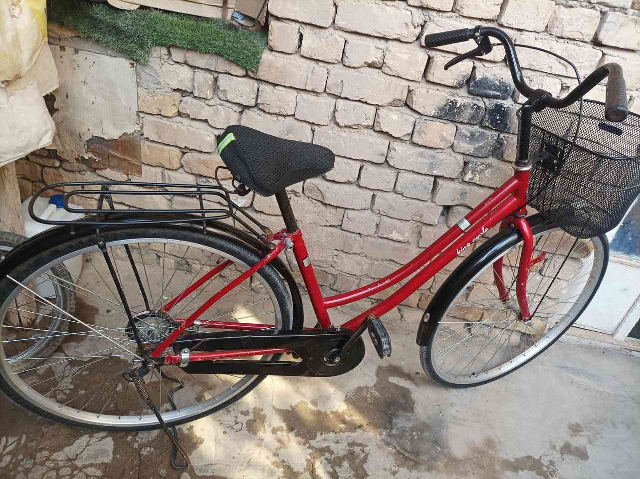 بايسكل بناتي للبيع.جديد حاويه  الحجم 27. السعر 75. وبيه مجال الناصريه مركز حي الثوره واتساب ***********
