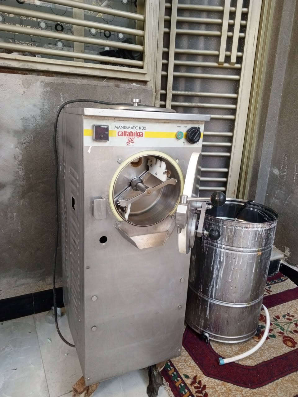 تصفية محل مرطبات المكائن للبيع
بستره صناعيه 60لتر /1
انتاجيهDS إيطالي عدد /1 
مع الشلال
سوفت تركي عدد 1
ماكنة ازبري ايطاليا ثلاث احواض/1
عارضة ايطاليه 12 بلنكات عدد/ 1
بلنكات حديد عدد /18
عارضة تجميد ايطاليه افقيه /1
ميز عرض عدد2 طول 3م /1.5 م
ميز جلوس منوع عدد6 /كراسي عدد 16 

علمآ جميع المواد استعمال قليل
*********** ابوالحسن 

📍عنوان البصره
