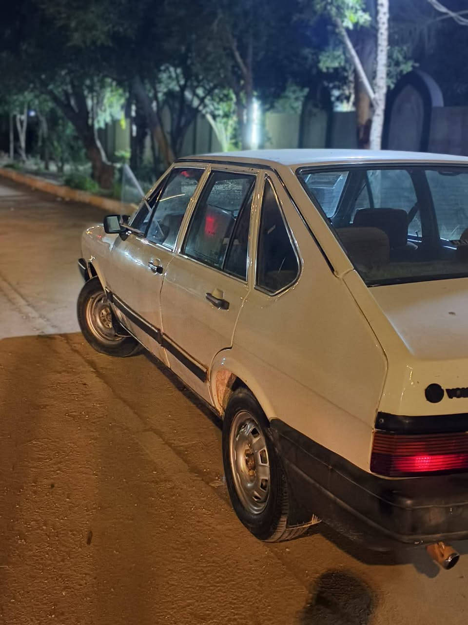سلام عليكم برازيلي للبيع 1987رقم بغداد مميز  مكينه 1800كير 5 السياره نضيف تخم تاير صدر جديد   بسمي تحويل ثاني يوم  كهرباياته كامله السياره مصبوغه اثر جراد  السياره نضيفه السعر 30 وبيه مجال بسيط حك الجيه   العنوان بغداد المائن قريب بسمايه ***********
