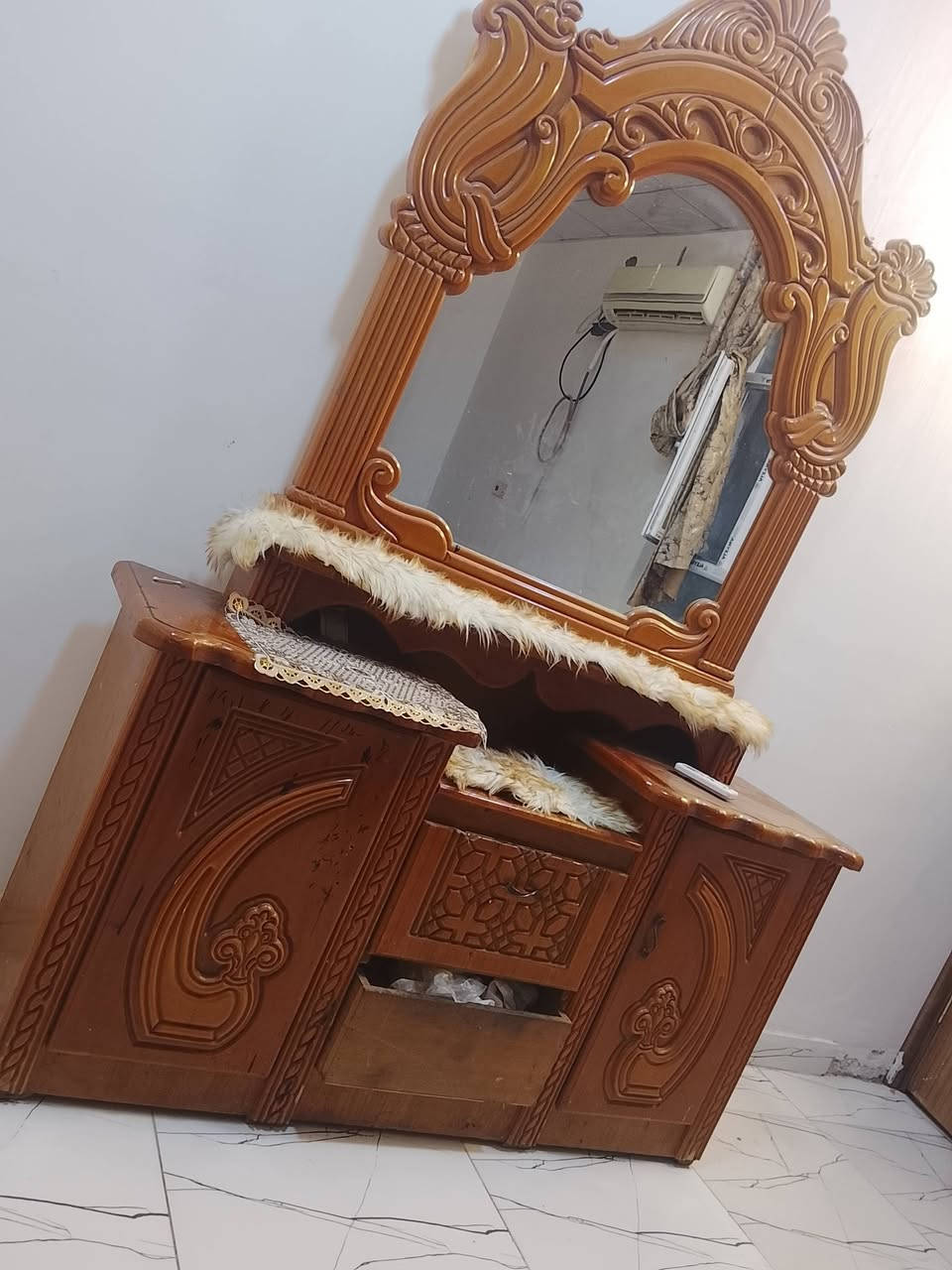 سلام عليكم غرفت نوم صاج البيع مثل ماموضح عندك بل صوره تواصل عله رقم هاذ *********** ما متوجد ع فيسبوك
