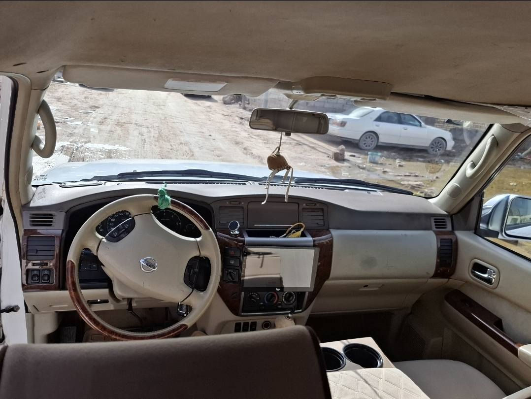 اسلام عليكم
نيسان باترول سوبر سفاري ٢٠٠٨ رقم بصرة 
حداده اي ار بي
تخم تاير ١٧
دواخل بيجي السيارة نضيفه 
مكفول من الصبغ
السعر ١٧٥ بيه مجال لشراي 
رقم ***********
