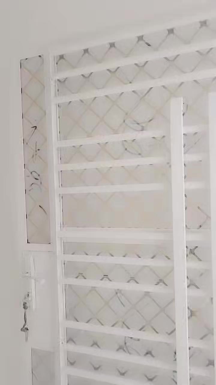 السلام عليكم بيت للبيع الدورة هورجب قريب ع منتجع مساحة 100م واجهية 6 وربع النزال16 ونص كامل من كلشي ***********
