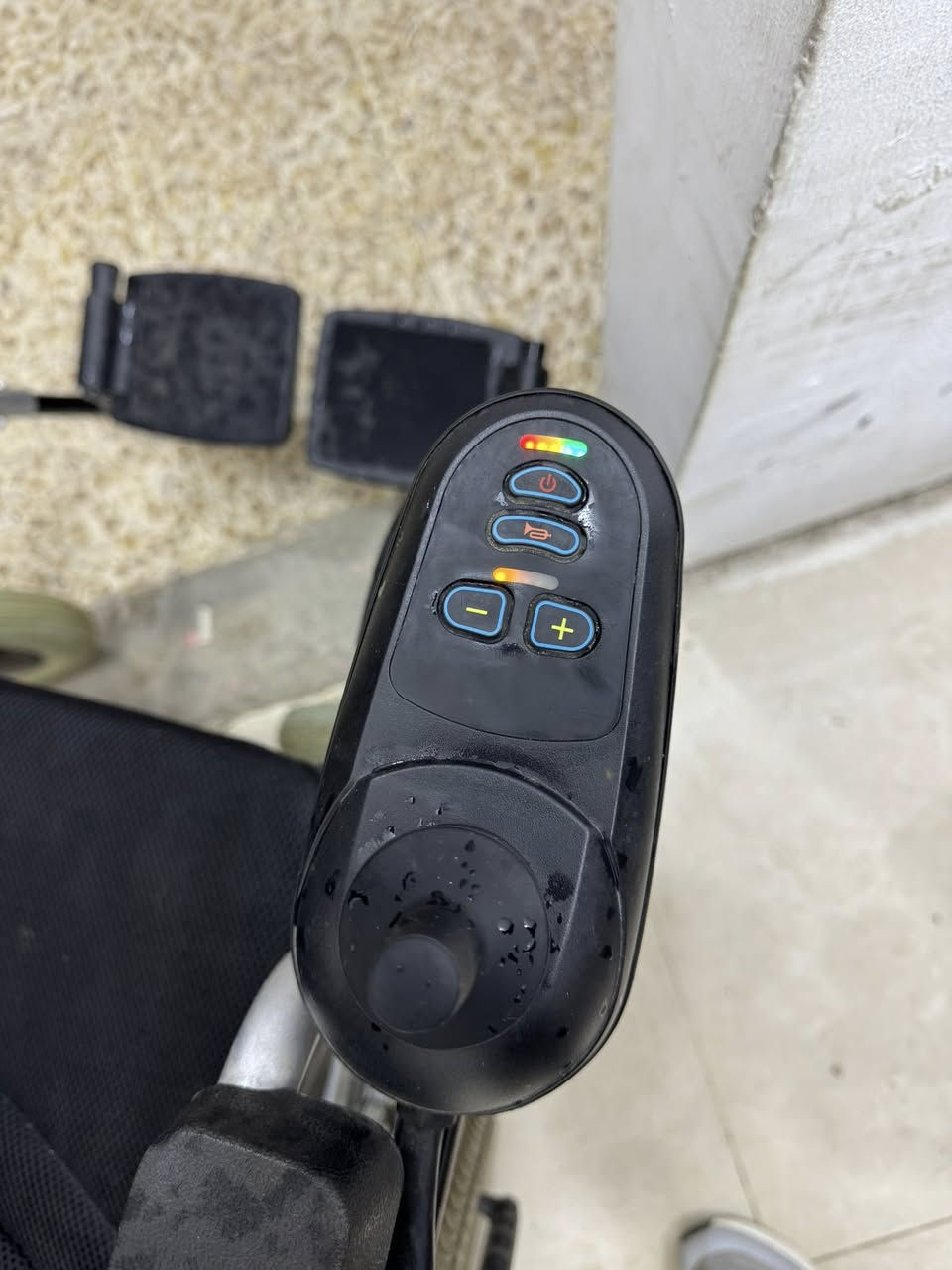 اللهم صل على محمد وال محمد
عربانة معوقين جديدة استخدام مرتين فقط 
بس تحتاج بطارية جديدة سعرها ٢٠٠ الف مكاني موصل


**إذا كنت صاحب هذا الإعلان وتريد حذفه لأي سبب، رجاءا أرسل رسالة إلى الدعم الفني**