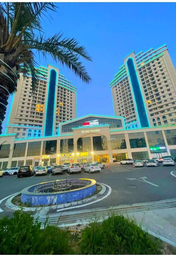 -🏡شقةإسثماريةمؤثث/للإجار والبيع🏡
غرفتين وصالة وارد1950$كل3أشهر📍
- للإستفسار واتساب ***********
- أربيل/المربع الذهبي/شارع120بارك32/مجمع لايف تاور/
- [ ] مميزات الشقة 📍
- غرفتين وصالة/سويت/📍
- مساحة133متر/📍
- [ ] خدمات24ساعة 📍
- إطلالة حديقة 📍
- [ ] مسبح/قاعةجيم في المجمع 📍
- صيدلية +مكوى📍 
- [ ] حديقةالعاب/روضةاطفال📍
- [ ] مطاعم +كافتريات 📍
- [ ] ماركيت ٢٤ ساعه 📍
