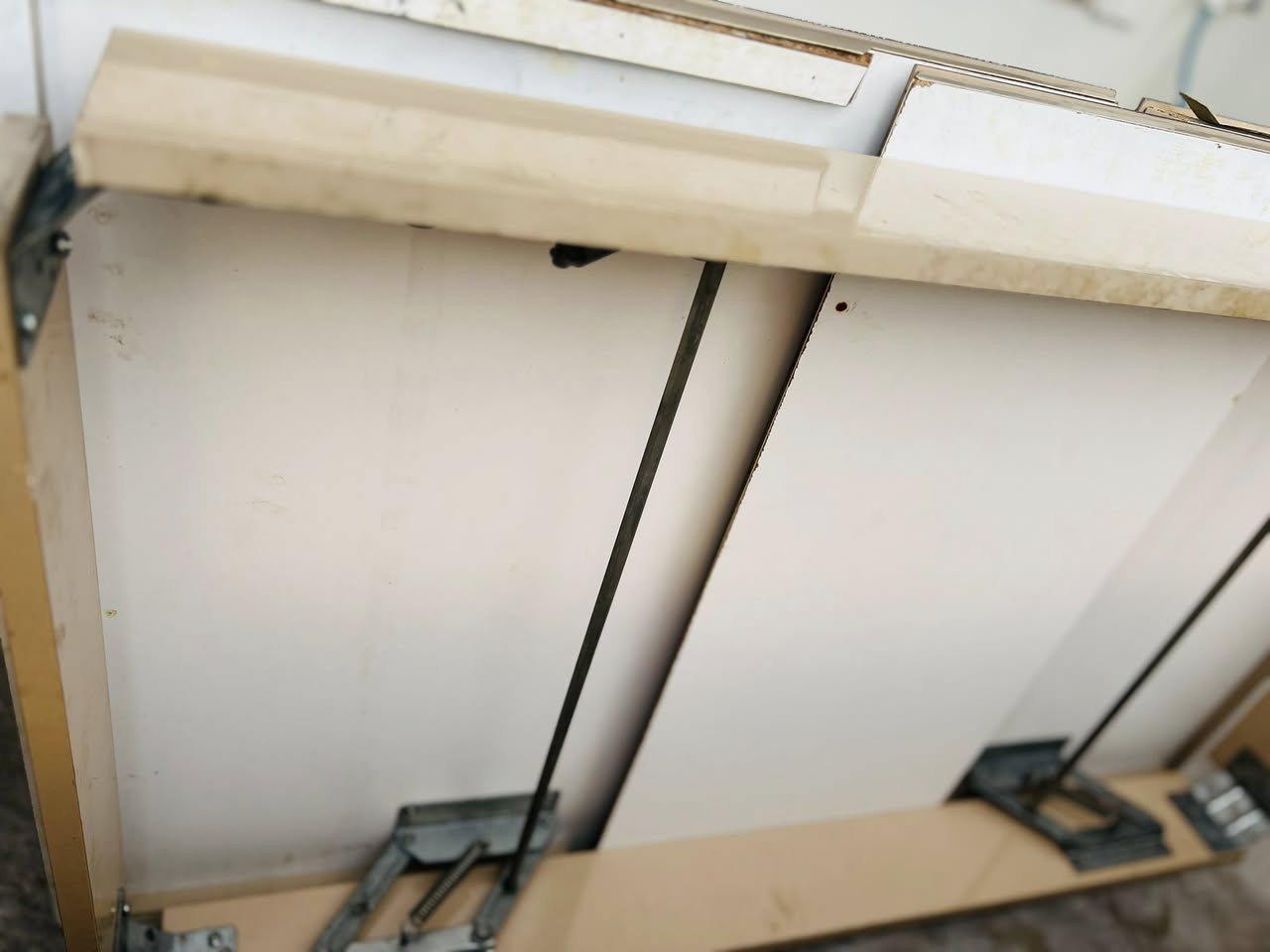 ميز طعام ،بدون كراسي ،مستعمل قليل ،فقط بدون كراسي ، سعره (35 الف) ،عنوان دهوك حي العسكري اعلى  شراي علق واجيك خاص او اتصل او واتساب ***********
