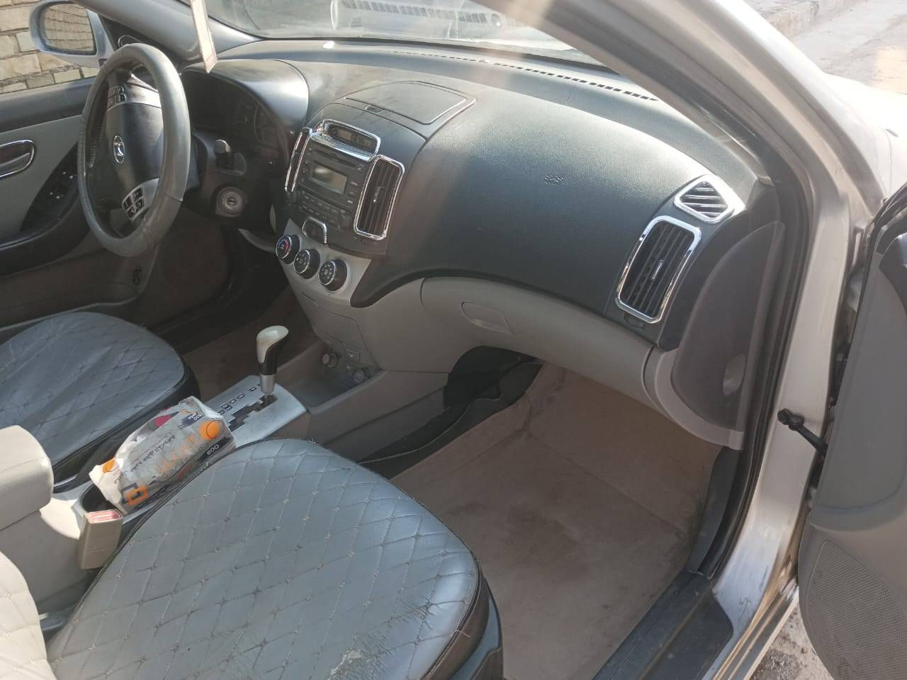 ألنترا 2009
وارد امريكي 
رقم بغداد تحويل ثاني يوم بأسمنه
محرك 2000
كير ومحرك مكفول
صدر  نضيف جدا
سيارة جاهزة 
ترايك للبصرة 
السيارة مثل ما بالصورة بيهه مناطق جراد
السعر 100
*********** 
دفتر
