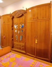 غرفة ضخمة • تاج ملكي • ديوانية العسكري