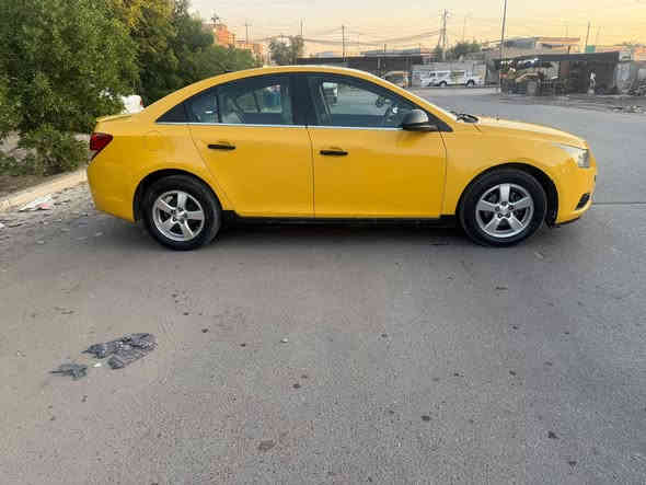 السلام عليكم شوفرليت (كروز) للبيع موديل (2013) السياره فول تحكم ستيرن تبريد تدفئه بلكشنات. فتحه كشنات كهربائي صدر جديد مصفره السياره هيئه وغرامات مكينه (1400تيربو)سياره جاهزه السعر(73) وهذا رقمي *********** مكاني بغداد
