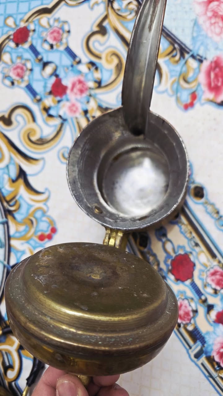 السلام عليكم
دله بغدادي حجم ٣٠ سم 
صناعه سوري كيج ٢ ملم الثكيل 
دله عمل باله غير مستخدم 
سعر ٣٥ الف وبيهه مجال بسيط 
عنوان بغداد الشعب


**إذا كنت صاحب هذا الإعلان وتريد حذفه لأي سبب، رجاءا أرسل رسالة إلى الدعم الفني**