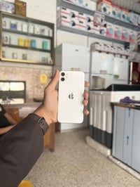 ايفون ١١ • ١٢٨ • نظيفه ١٠٠٪