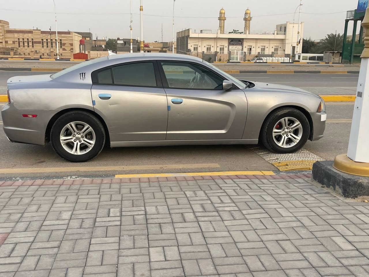 السلام عليكم سياره جارجر 2013 رقم بابل باسمي الدولي سياره جديده كلش بيه جاملغ وباب صبغ فقط سوناره مرفق بل منشور السعر 142 وبيه مجال سياره جديده كلش  مكان سياره السماوه المركز رقم موبايل ***********
