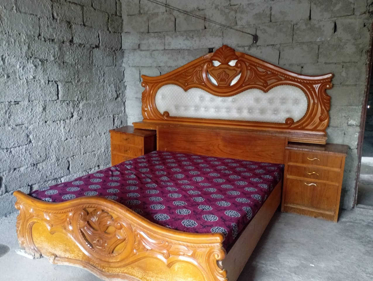 سلام عليكم
مكلف للنشر 
غرفه نوم نضافه ٧٠%
كدام العين 
العنوان موصل حي رجم حديد شارع ٢٠
سعر ٢٥٠الف بي مجال للشراي
للاستفسار رقم هاتف ***********
