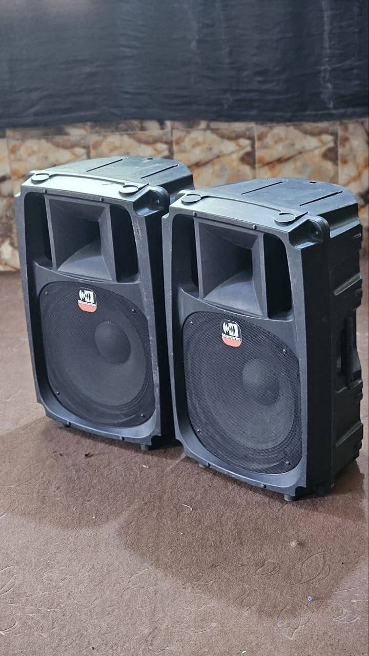 السلام عليكم سماعات للبيع عدد12 انواع السماعات بلتفاصيل
ايكو جنك عدد 6
لبه جاسكو 4
عدد 2. w17
مكلف بلنشر غير متواجد ع فيس
***********
***********
@إشارة
