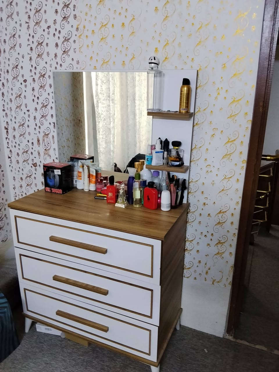 غرفة نوم تركي نظيف بدون اي عيب 6 قطع سعره٣٥٠ ديوان نظيف 10نفرات 6قطع سعره300الف *********** واتساب
