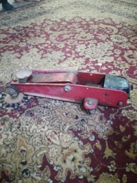 عندي جك رفع سيارات مكاني بغداد 07905550700