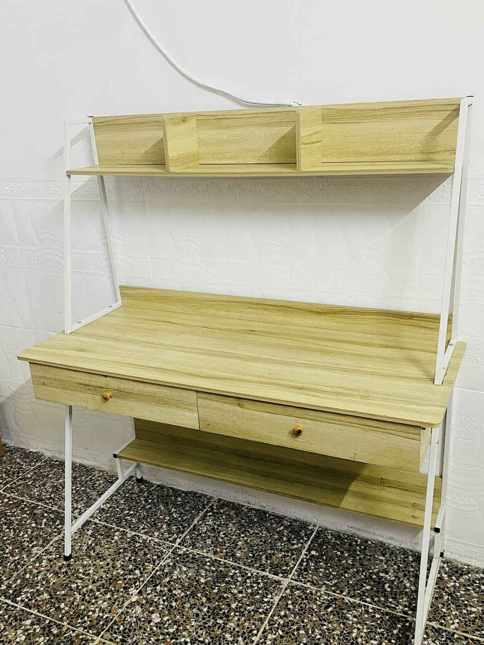 ميز دراسة بسيط بسعر مناسب ب50 مستخدم قليل ***********
مكاني حي التراث مقابيل 3ع 10
