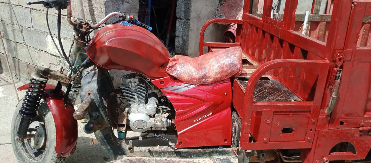 السلام عليكم 
ستوته للبيع سلطان كوسان 2015
العنوان العمارة ابو رمانة قرب الملعب 
ماسنجر او واتساب ***********
السعر :مليون و100 بيه مجال للشراي
